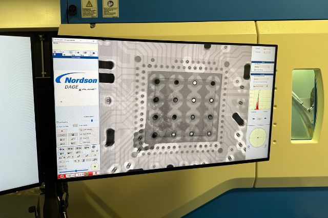 a monitor on the x-ray inspection machne showing a close up image of the product inside